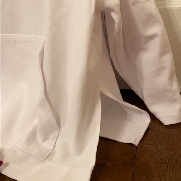 Awesome sweatshirt!! - Picture 4 of 7